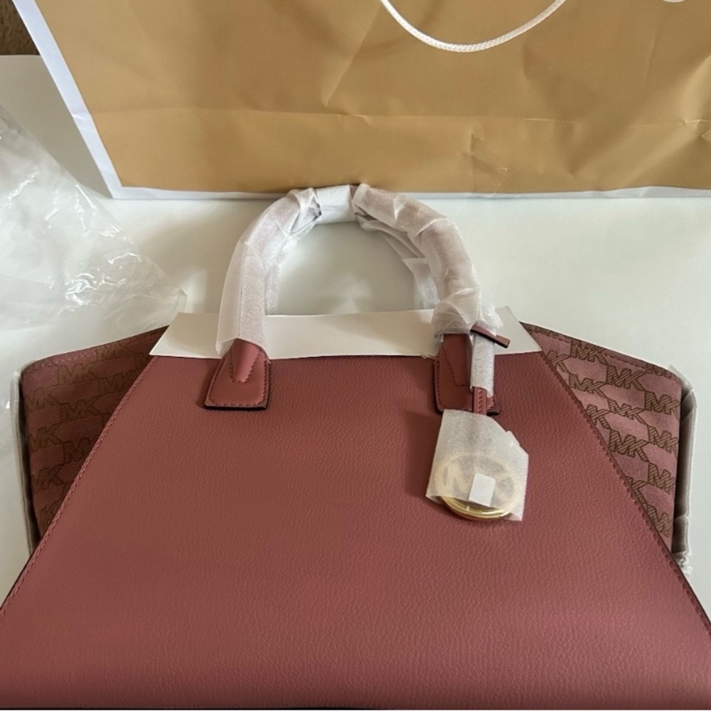 NWT  Michael  kors Soft Real Leather Satchel ,Rose Color